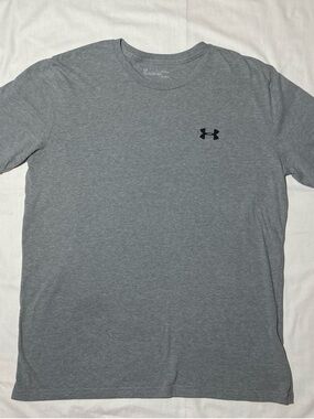 Under Armour - Men’s Shirt - Heat Gear Grey Tshirt - Size Medium